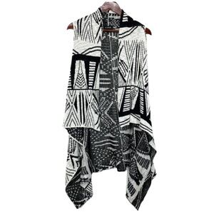 A. Byer Black & White Boho Open Front Waterfall Sleeveless Vest Cardigan Small
